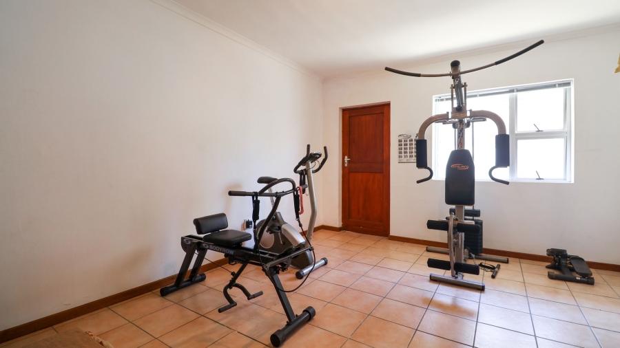 5 Bedroom Property for Sale in Stilbaai Wes Western Cape